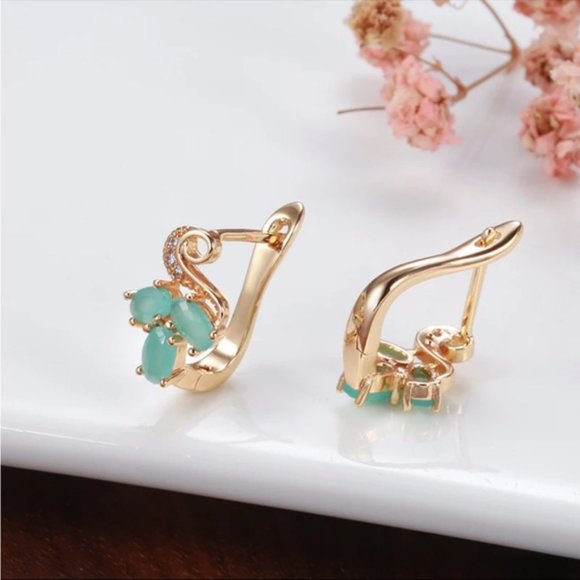 585 Rose Gold Plated Mint Green Oval Zircon Earrings - Picture 8 of 13